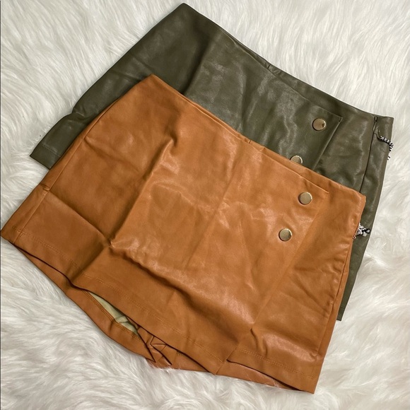 NEW WOMEN’S TRENDY CAMEL BUTTON FRONT FAUX LEATHER SKORT - Picture 16 of 16